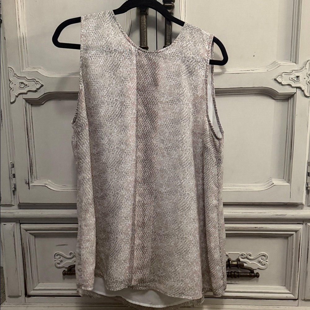 Dalia Sleeveless Blouse in Gray and White